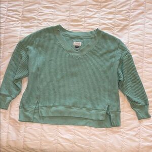 American Eagle Outfitters Green V-Neck Sweater with Ribbed Texture